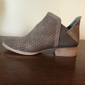 Vince Camuto Booties